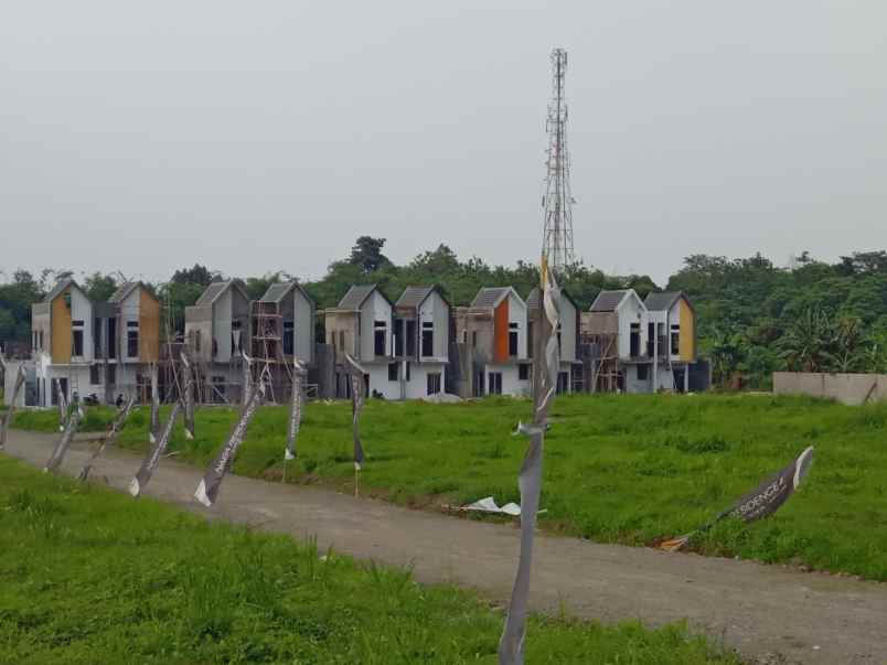 rumah dua lantai dekat stasiun cisauk