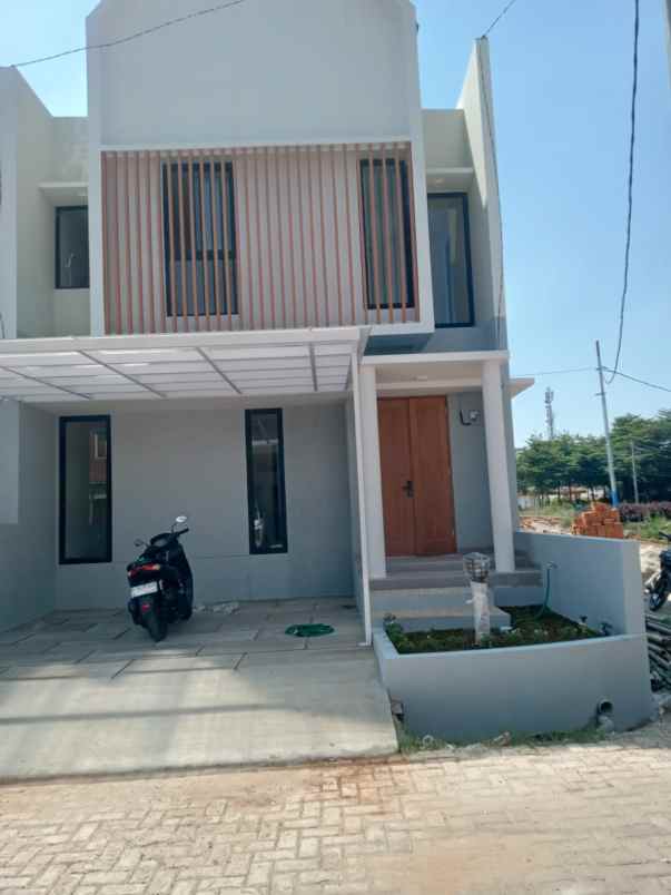 rumah dua lt harga minimalis akses mewah