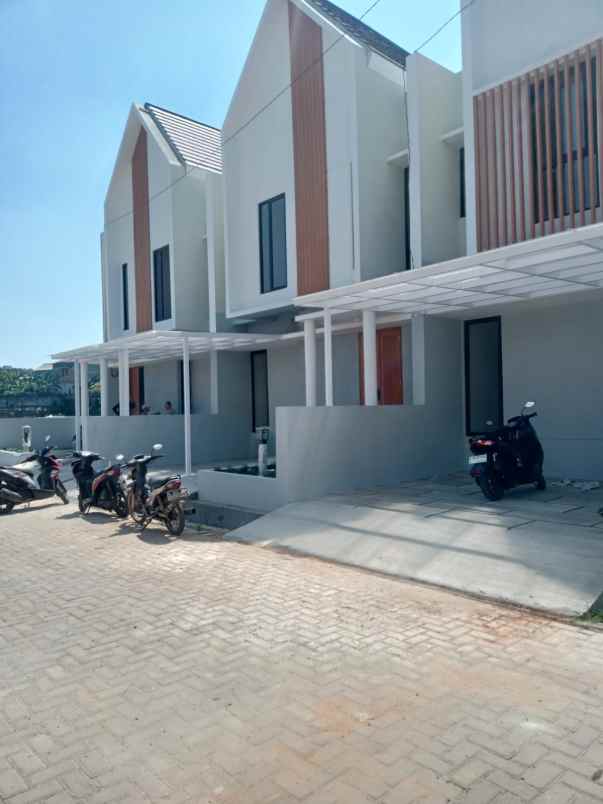 rumah dua lt harga minimalis akses mewah