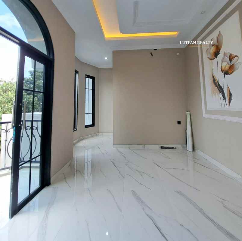 rumah european classic non cluster dekat tol andara