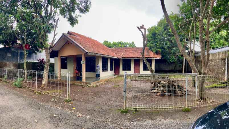 rumah halaman luas dekat ke alun alun kota subang