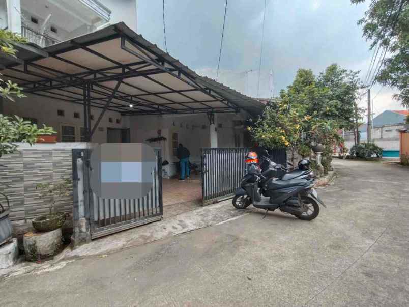 rumah hommy 2 lantai di pinggir jalan jakarta bogor