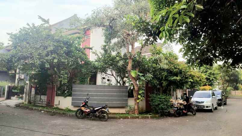 rumah hook 2 lantai di kencana loka bsd city tangsel