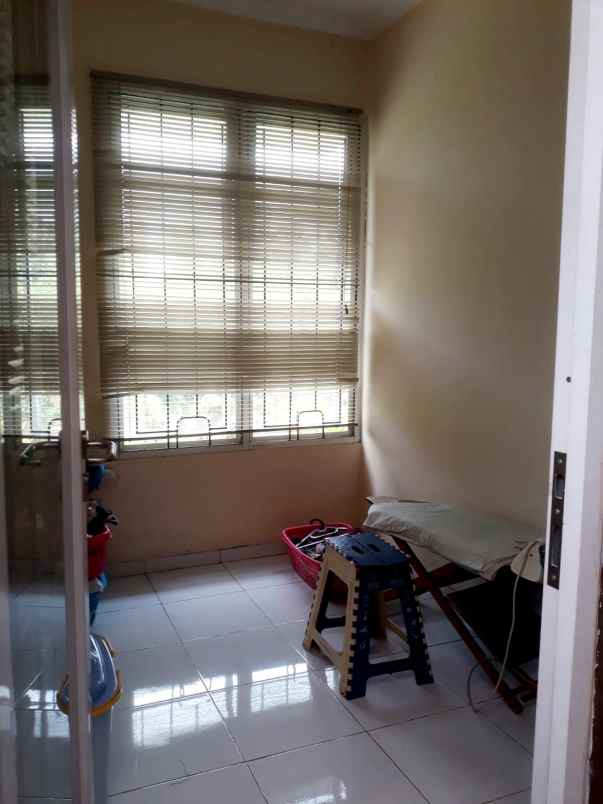 rumah hook 2 lantai di kencana loka bsd city tangsel