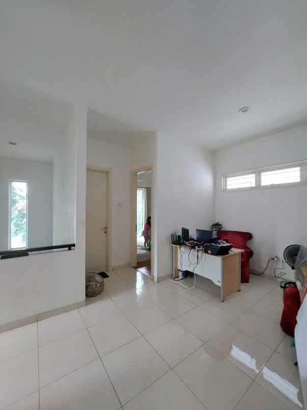 rumah hook dalam cluster di bintaro sektor 9