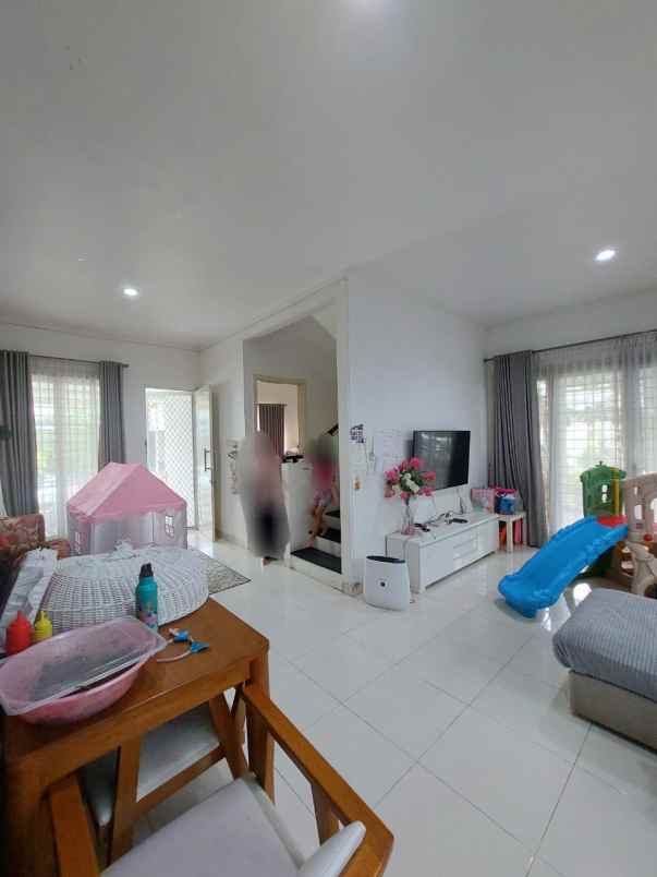 rumah hook dalam cluster di bintaro sektor 9