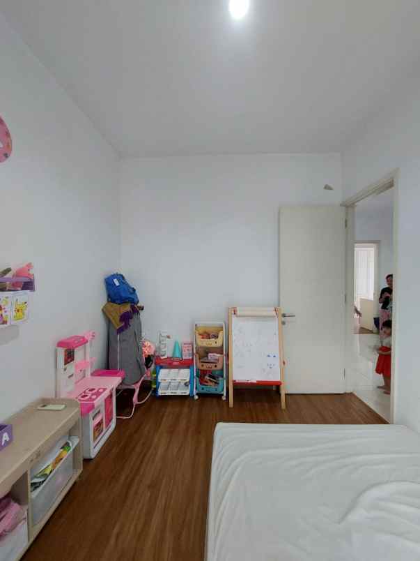 rumah hook dalam cluster di bintaro sektor 9