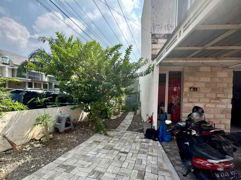 rumah hook de naila residence dekat dengan benowo
