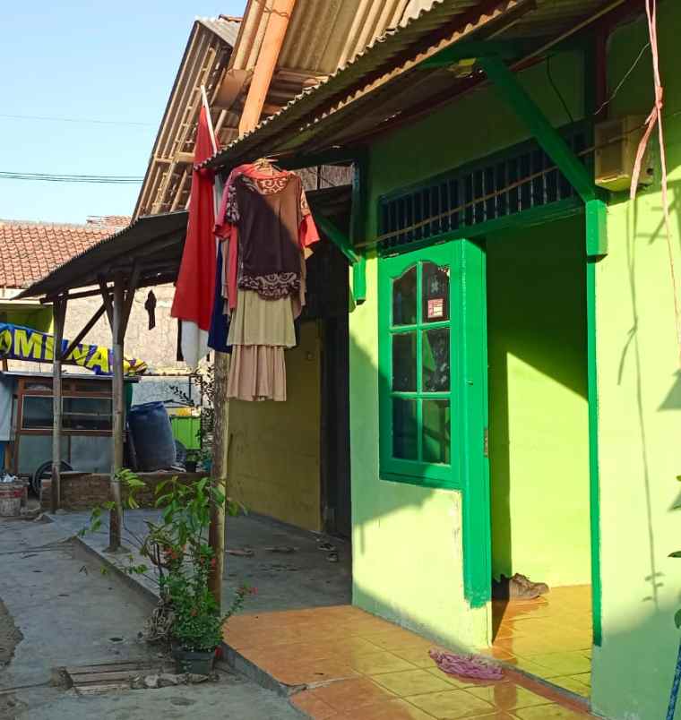 rumah kampung tengah kota siap huni