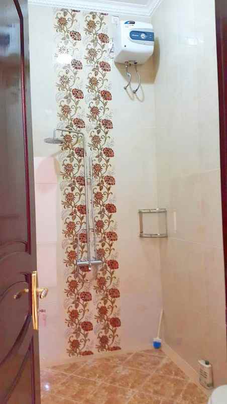 rumah klasik elegan di cipinang cempedak jakarta timur