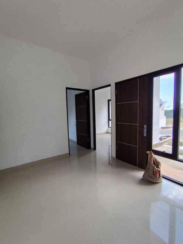 rumah konsep villa 300 jutaan dekat bns