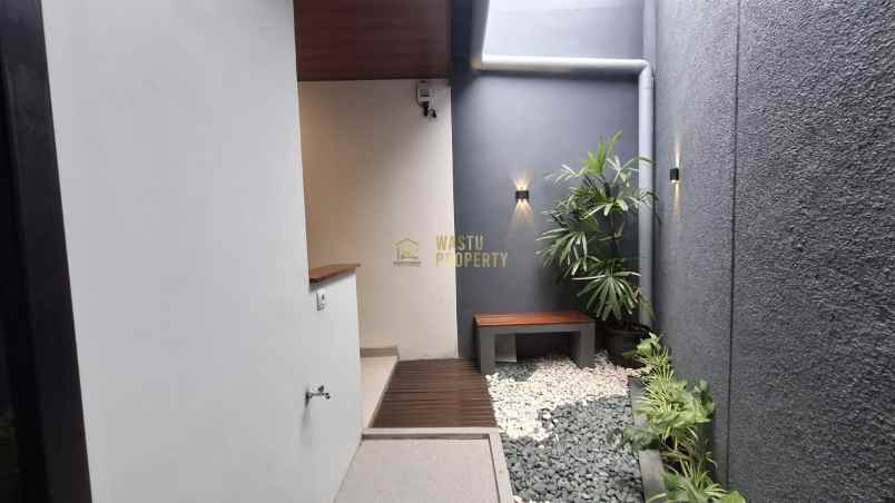 rumah kontemporer 2 lantai dekat sma n 2 ngaglik