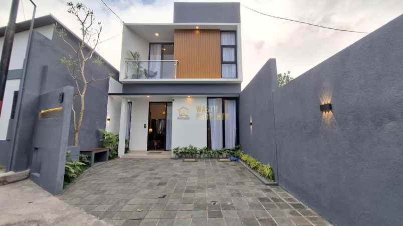 rumah kontemporer 2 lantai dekat sma n 2 ngaglik