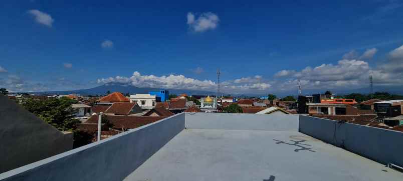 rumah kost 3 lantai full furnished di blimbing malang