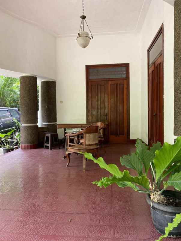 rumah lama golongan c di menteng jakarta pusat