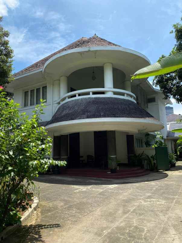 rumah lama golongan c di menteng jakarta pusat