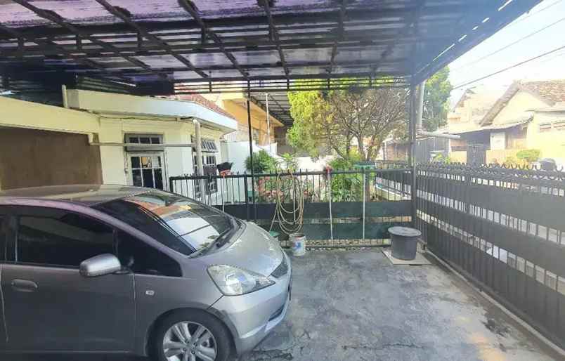 rumah luas strategis di jalan raya jambangan surabaya