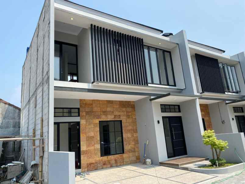 rumah megah 2 lantai harga spesial akhir tahun