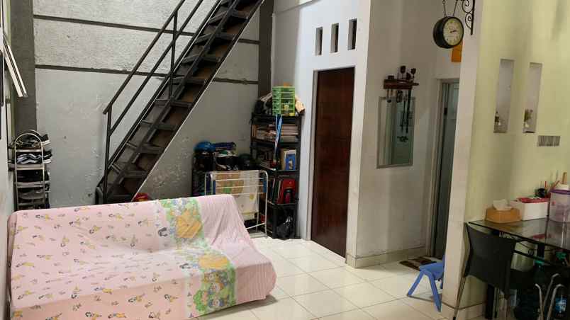 rumah mentereng harga beken di taman depok permai