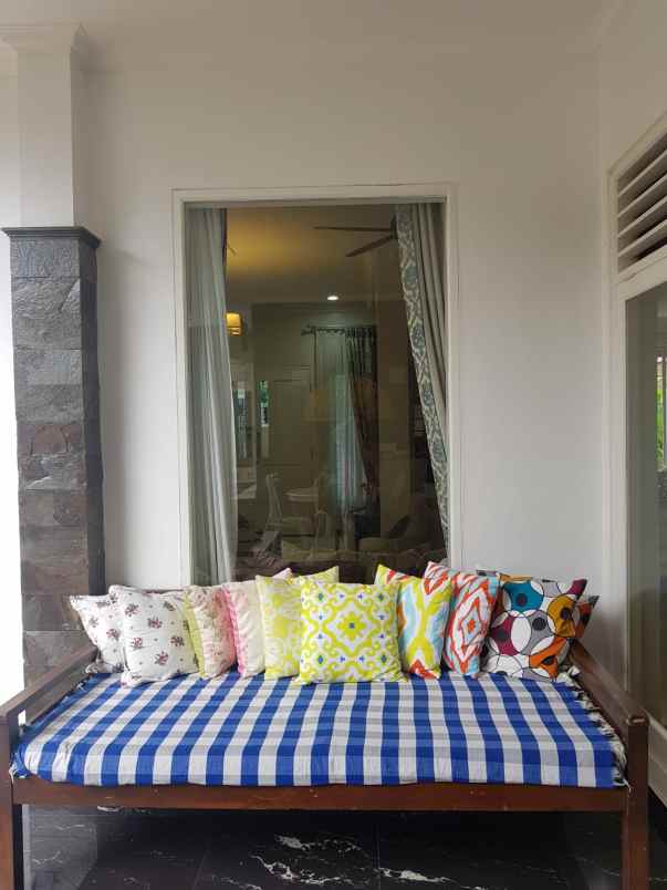 rumah mewah di komplek bulog jatimelati bekasi