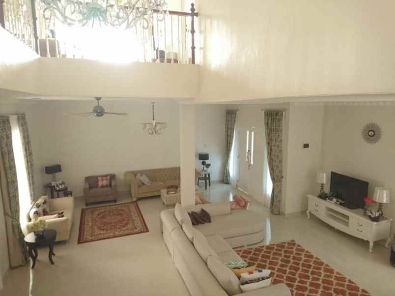 rumah mewah di komplek bulog jatimelati bekasi