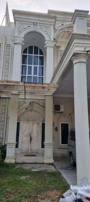 rumah mewah di komplek royal platinum