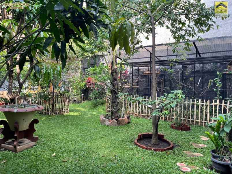 rumah mewah di main road cihanjuang