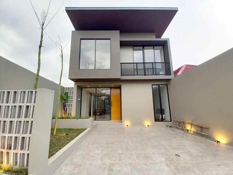 rumah mewah full furnished sleman dekat polda diy