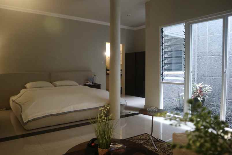 rumah mewah luas full furnished di setiabudi regency