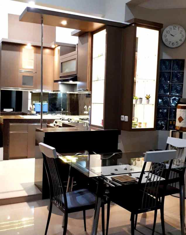 rumah mewah murah 2lt semi furnish di triyagan skh