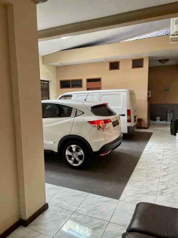 rumah mewah rp13 miliar di pusat kota solo