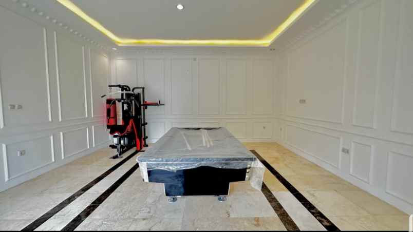 rumah mewah siap huni di ciganjur ada pool dan gazebo