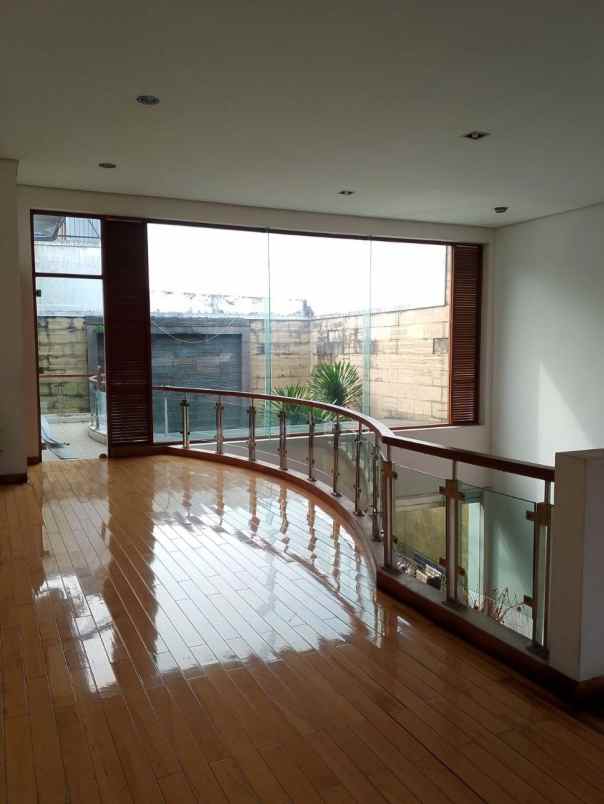 rumah mewah sukahaji dekat gegerkalong sutami bandung