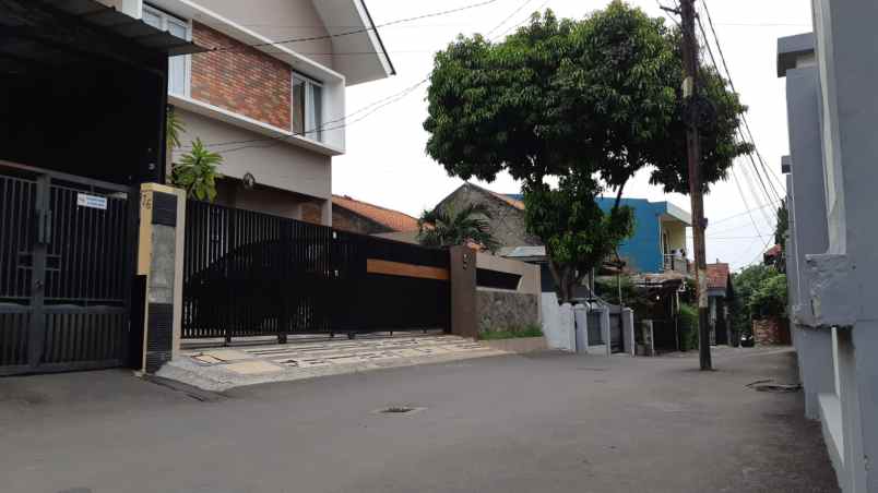 rumah mewah swimming pool bambu apus cipayung jaktim