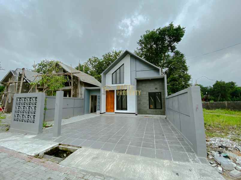 rumah minimalis modern di ngaglik sleman dalam cluster