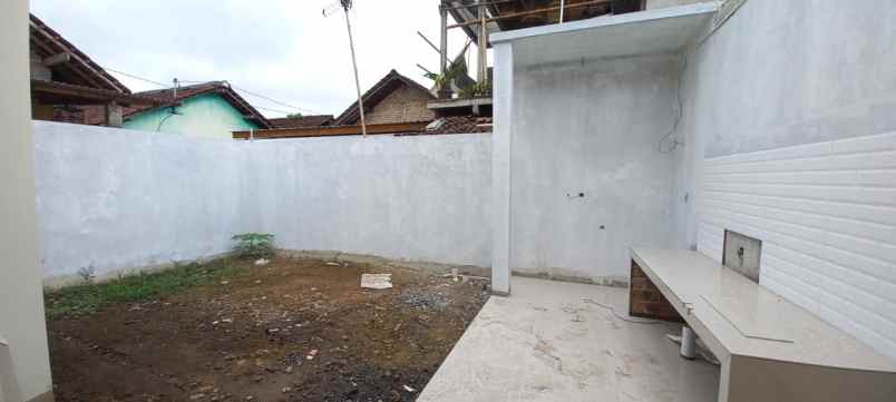 rumah modern dekar resto iwak kalen jl godean