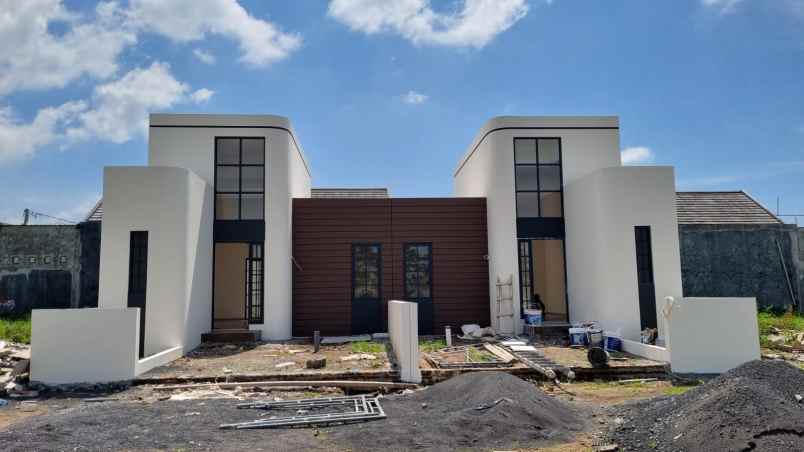 rumah modern minimalis type clar di sulfat kota malang