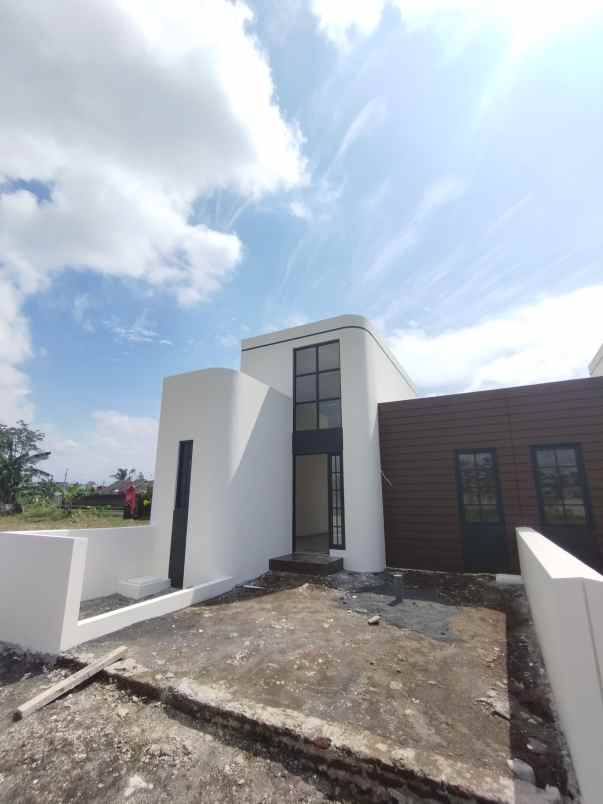 rumah modern minimalis type clar di sulfat kota malang