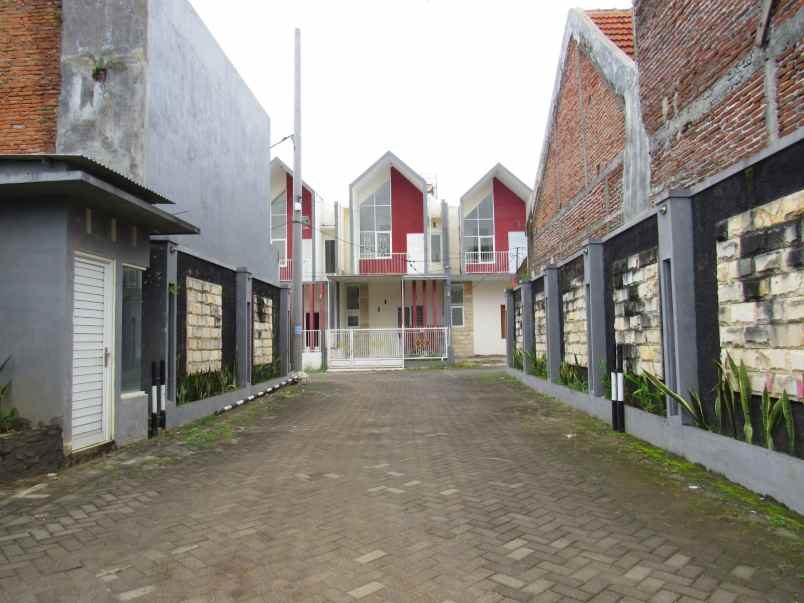 rumah murah modern lokasi dekat bandara abd saleh