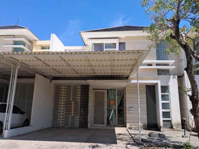 rumah pakwuon city malibu surabaya timur depan taman