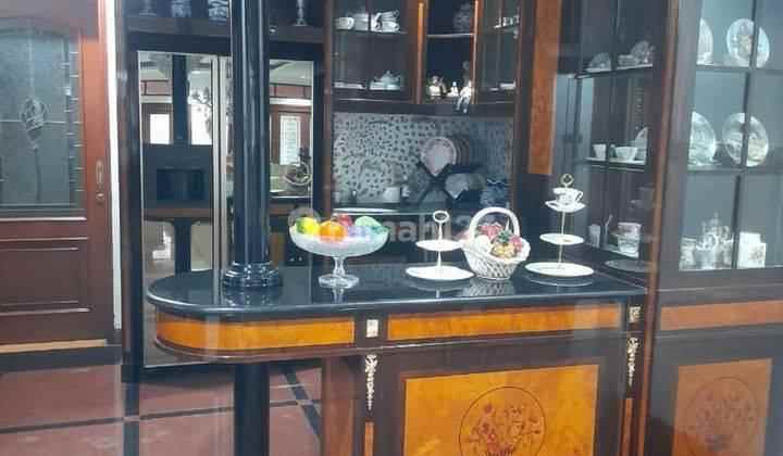 rumah plus kolam renang luas raffles hills cibubur