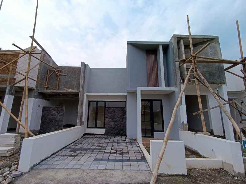 rumah premium 10 menit dari kampus umm