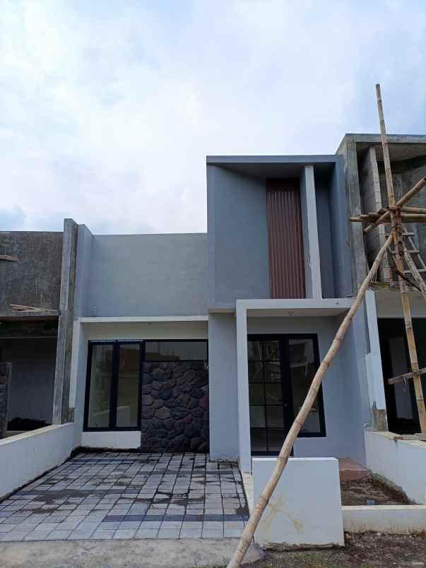 rumah premium 10 menit dari kampus umm
