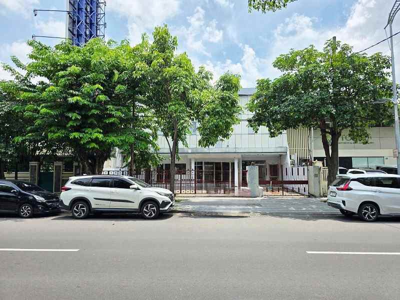 rumah raya manyar kertoarjo strategis nol jalan