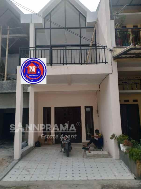 rumah ready dalam cluster depan lrt ciracas ash