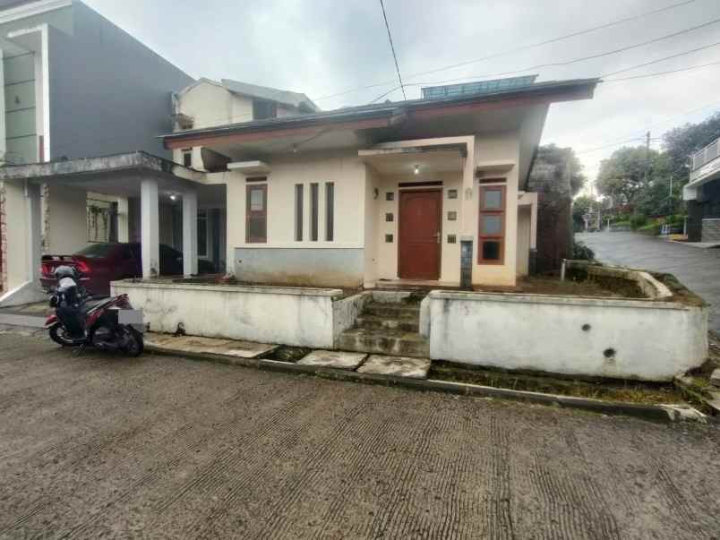 rumah sariwangi atas dekat ke sarijadi setiabudi