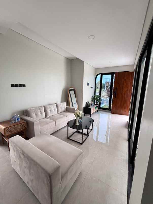 rumah scandinavian 2 lantai di sleman