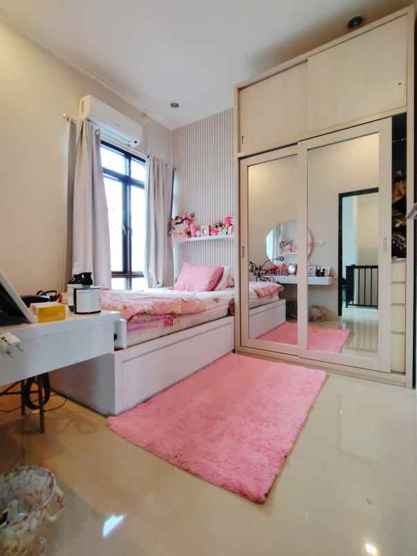 rumah second dalam cluster di cilangkap jaktim