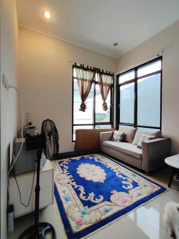 rumah second dalam cluster di cilangkap jaktim