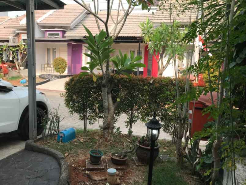 rumah second dalam perumahan di mampang depok